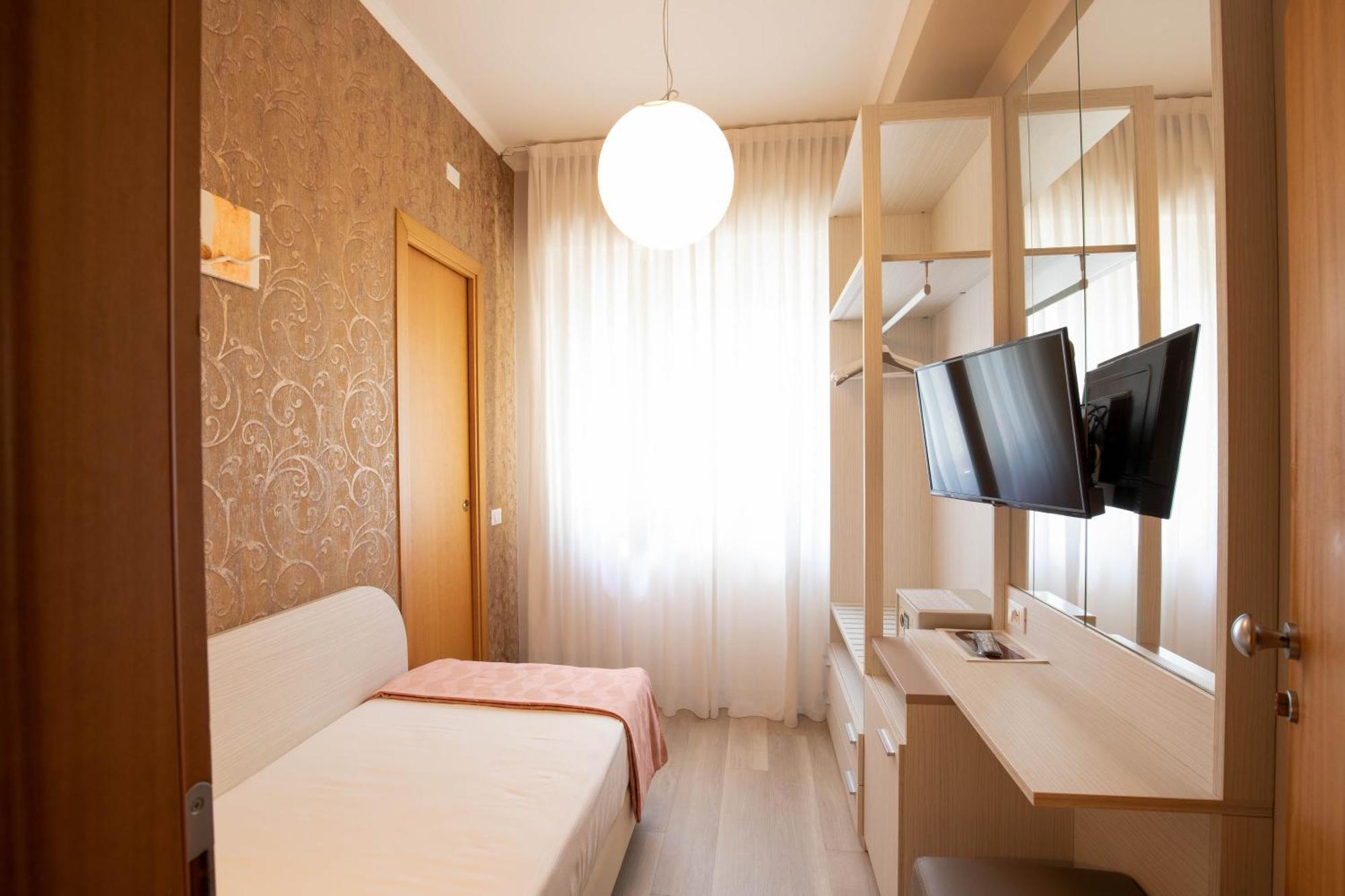Hotel Ombretta Mare Римини Экстерьер фото