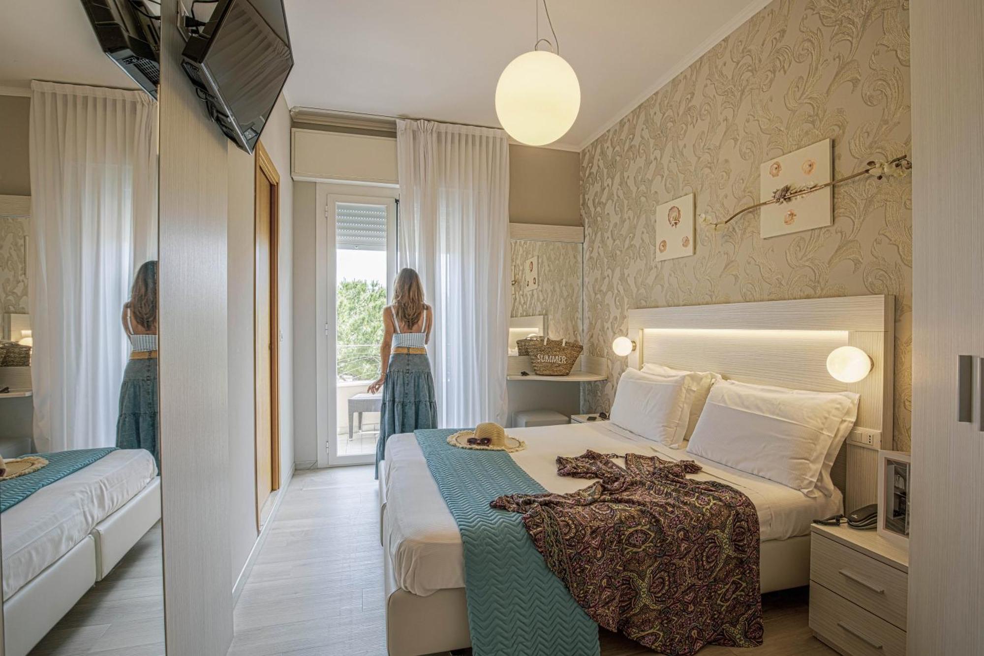 Hotel Ombretta Mare Римини Экстерьер фото