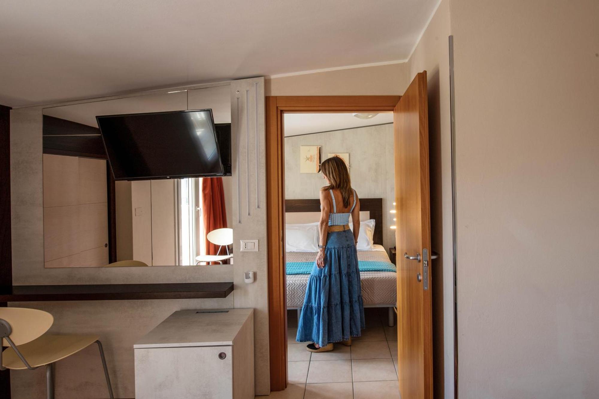 Hotel Ombretta Mare Римини Экстерьер фото