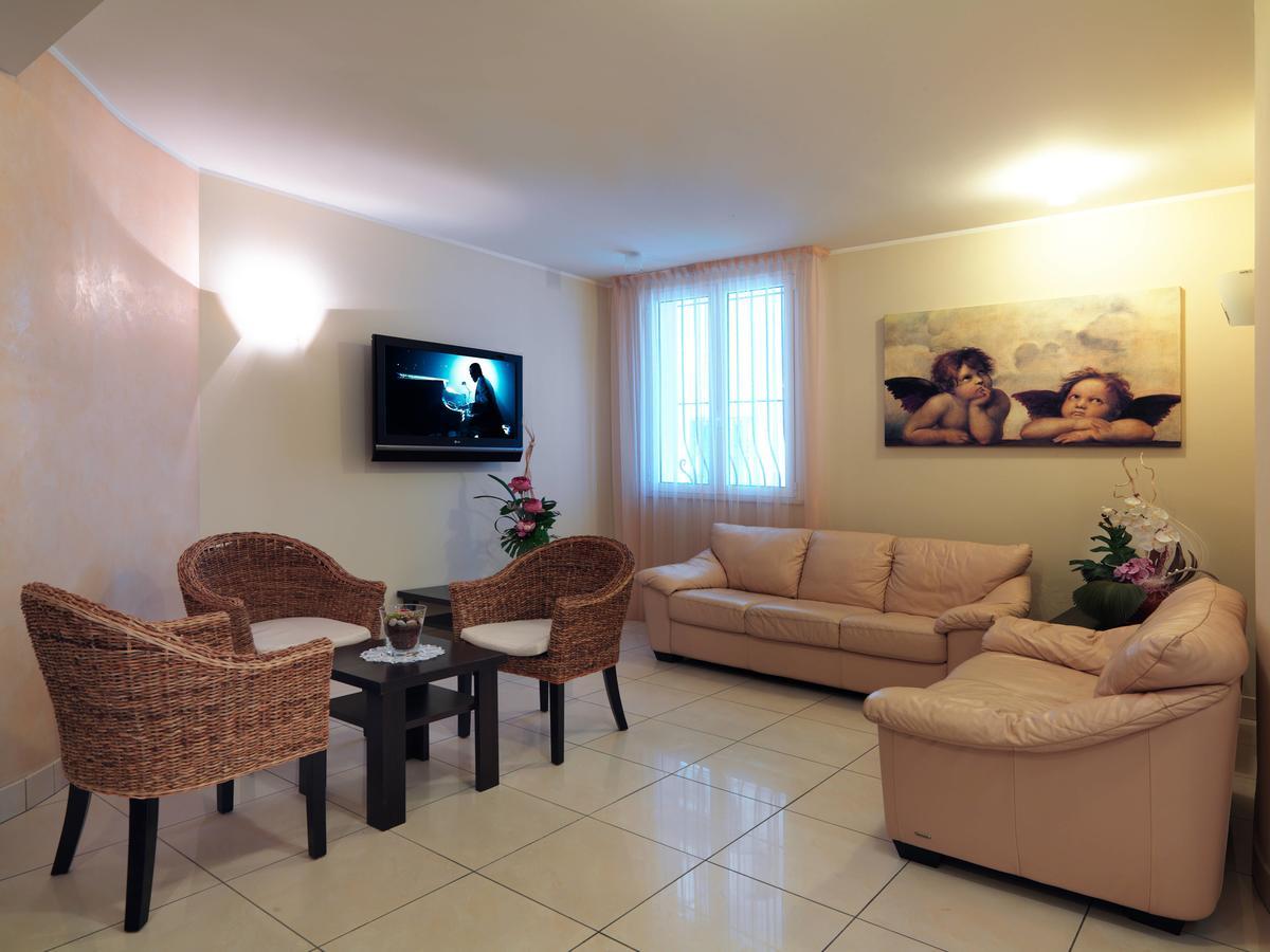 Hotel Ombretta Mare Римини Экстерьер фото