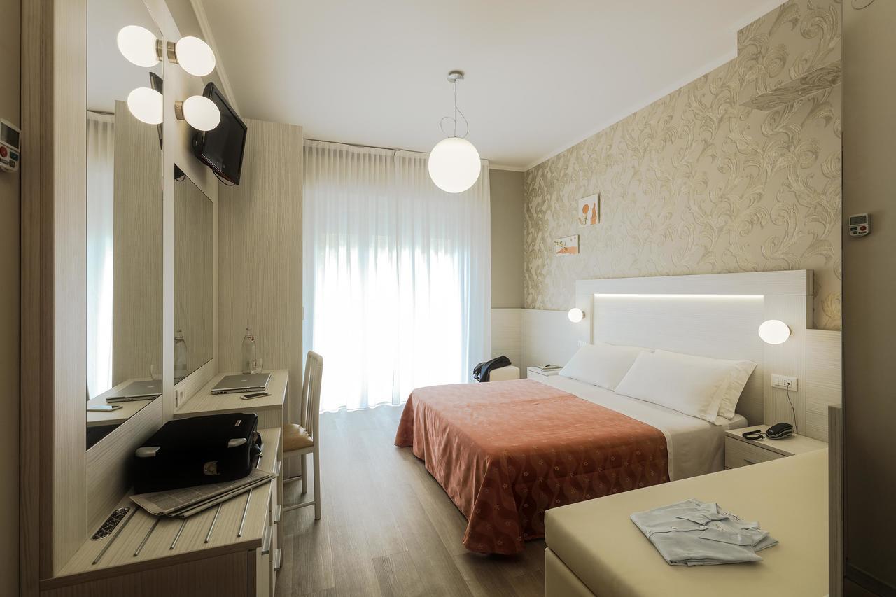 Hotel Ombretta Mare Римини Экстерьер фото
