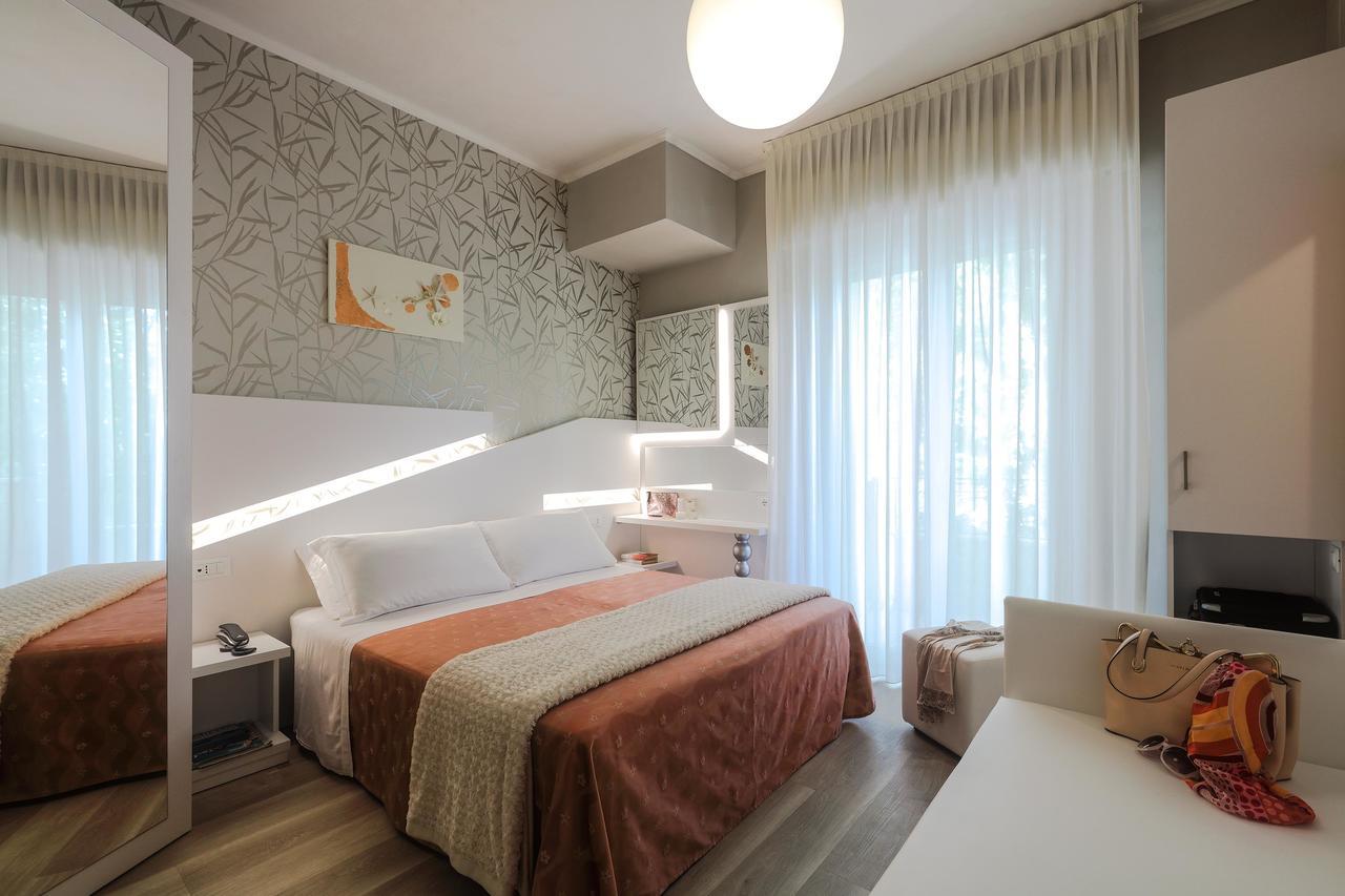 Hotel Ombretta Mare Римини Экстерьер фото