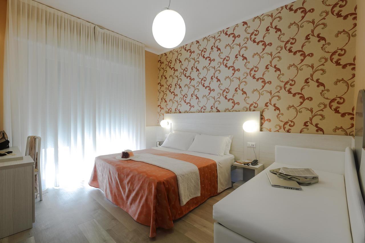 Hotel Ombretta Mare Римини Экстерьер фото