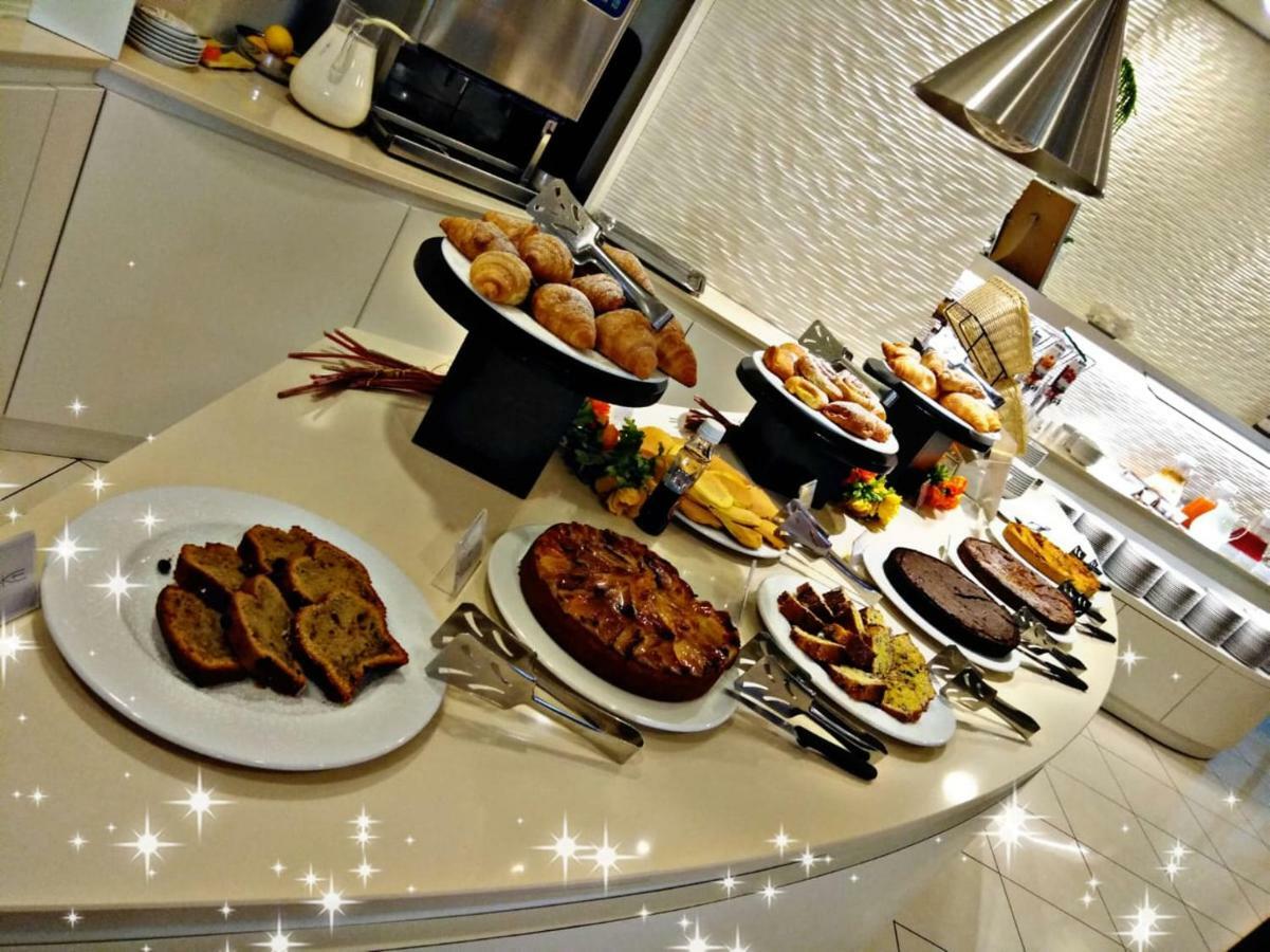 Hotel Ombretta Mare Римини Экстерьер фото